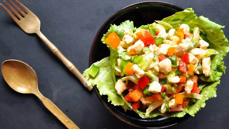 Ngoài giảm cân, ăn salad sẽ giúp cơ thể nhận được nhiều vitamin