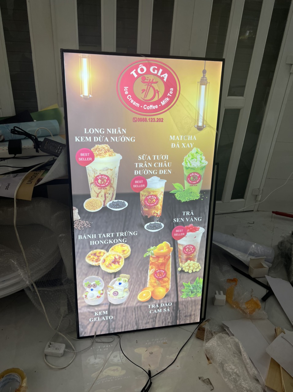 Hộp đèn quảng cáo siêu mỏng làm poster quảng cáo đồ uống