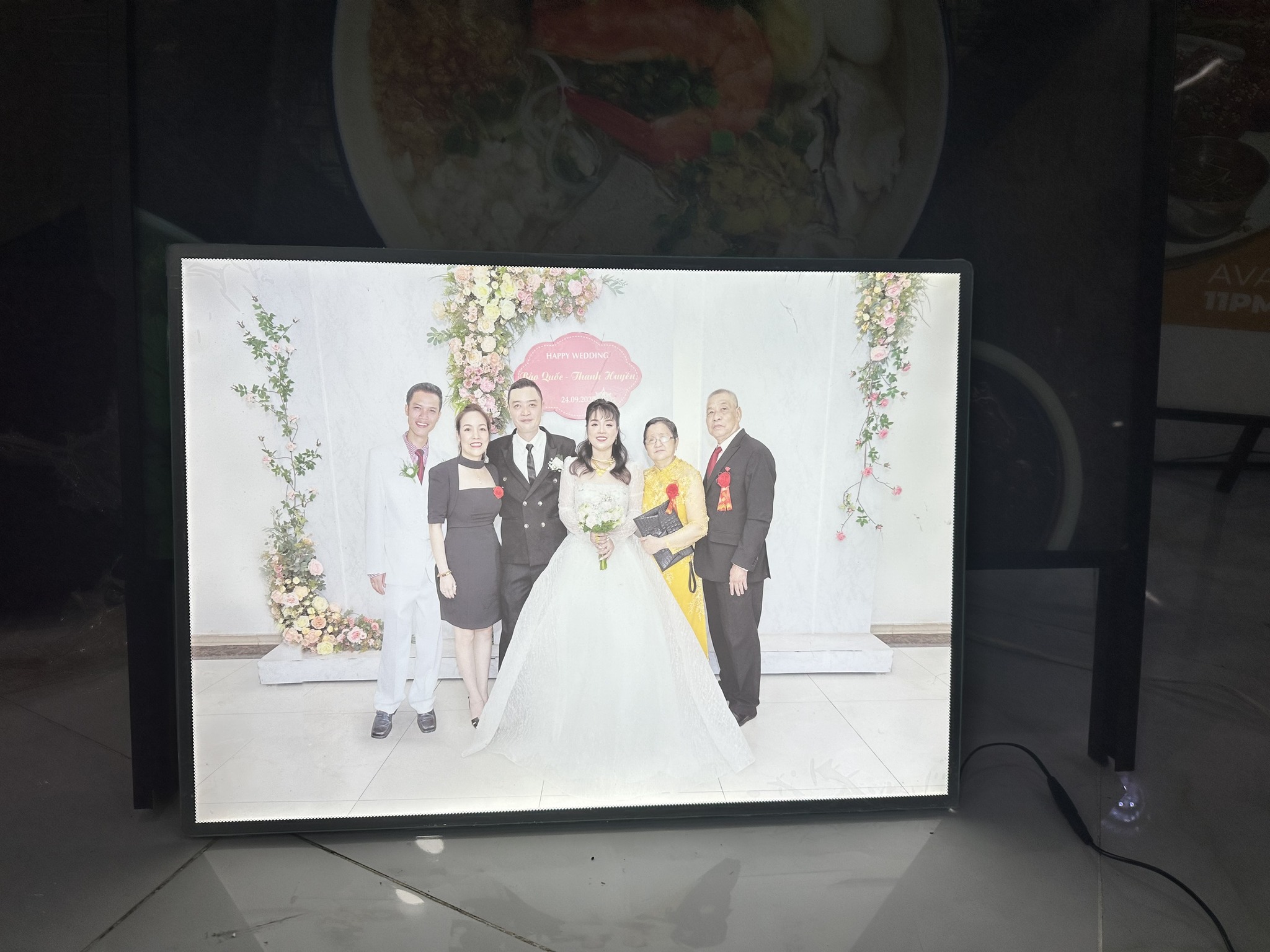 Hộp đèn siêu mỏng làm ảnh cưới