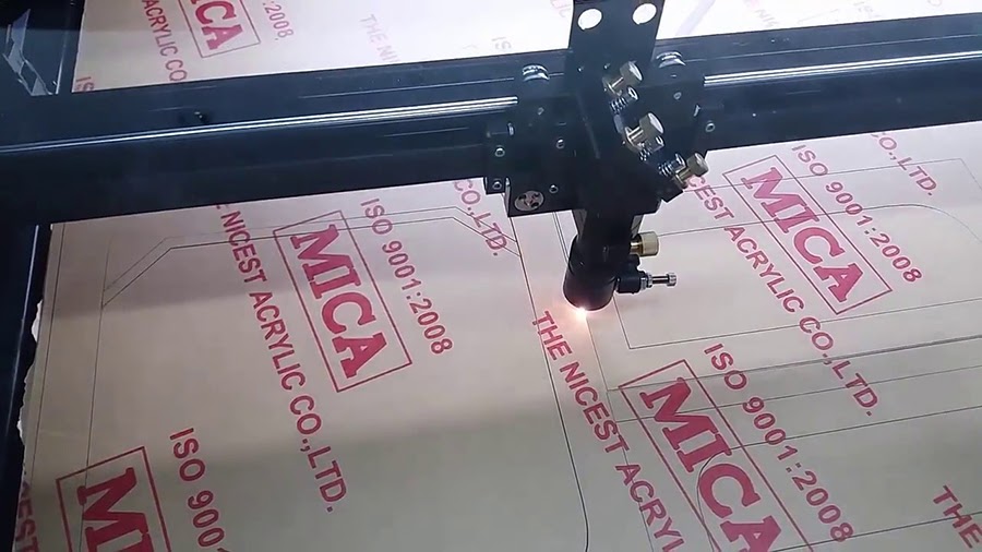 Cắt mica bằng máy cắt laser