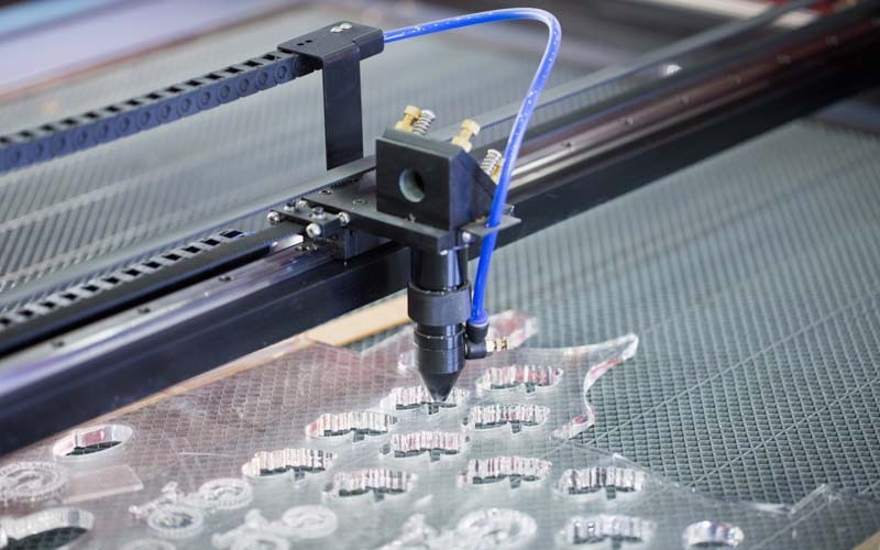 Cắt mica bằng máy cắt laser