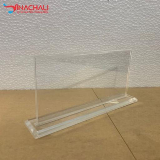 Vệ sinh bảng mica chức danh